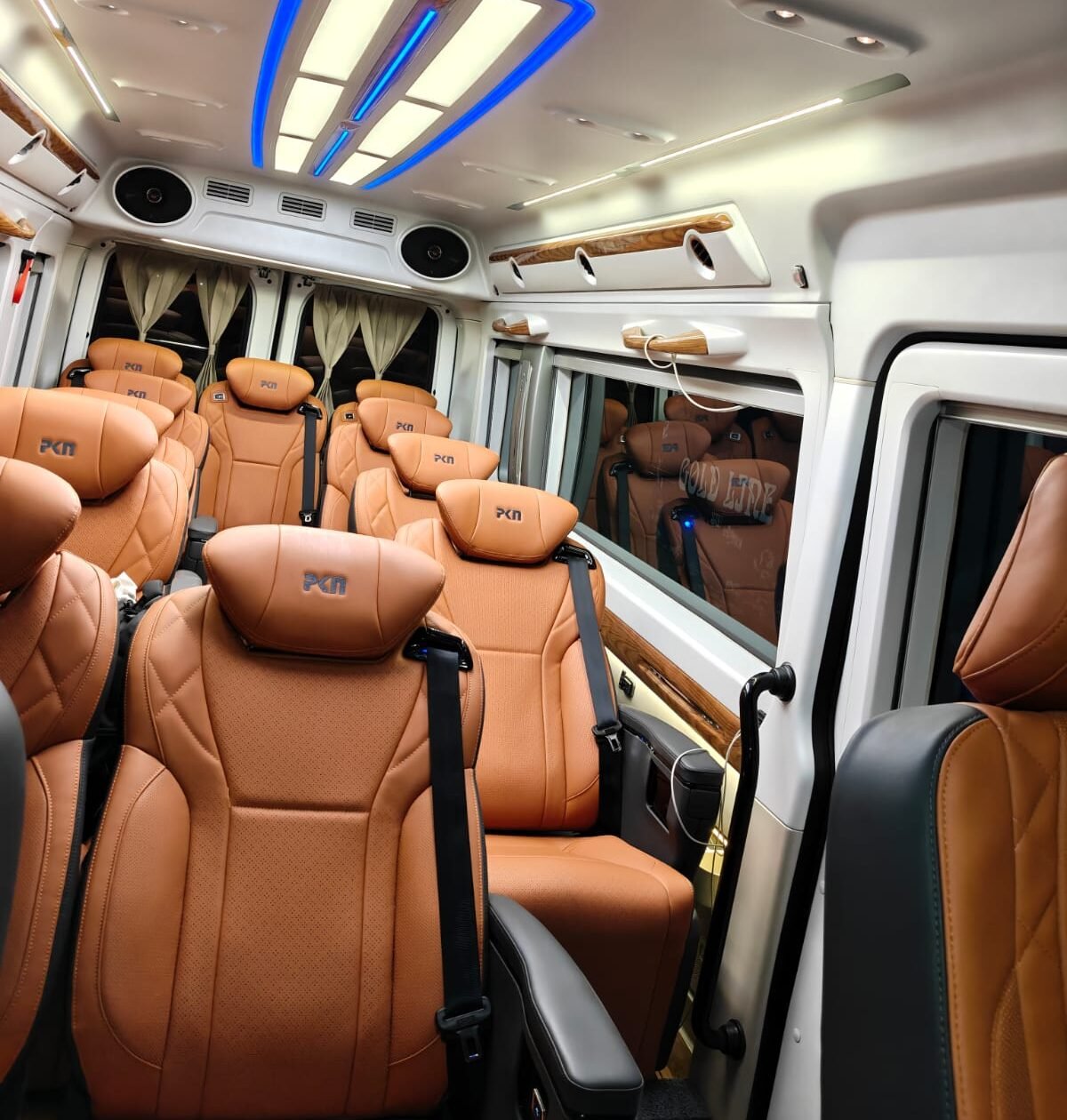 Force Urbania 10+1 Luxury Vehicle Bangalore
